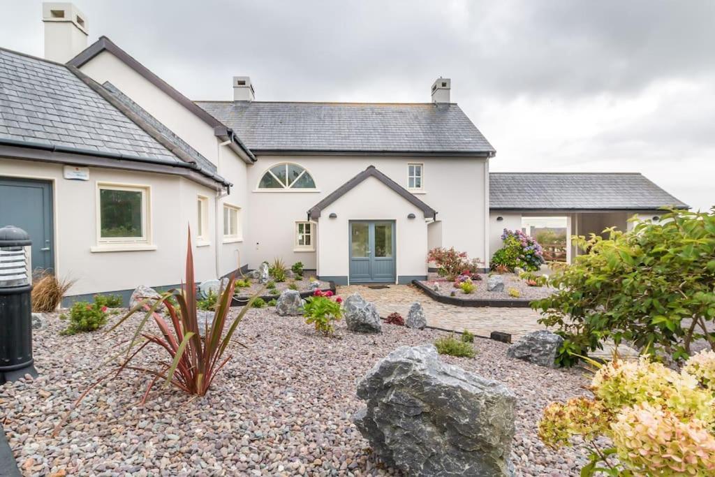 Villa Country Setting In The Middle Of Dingle Town. Exterior foto