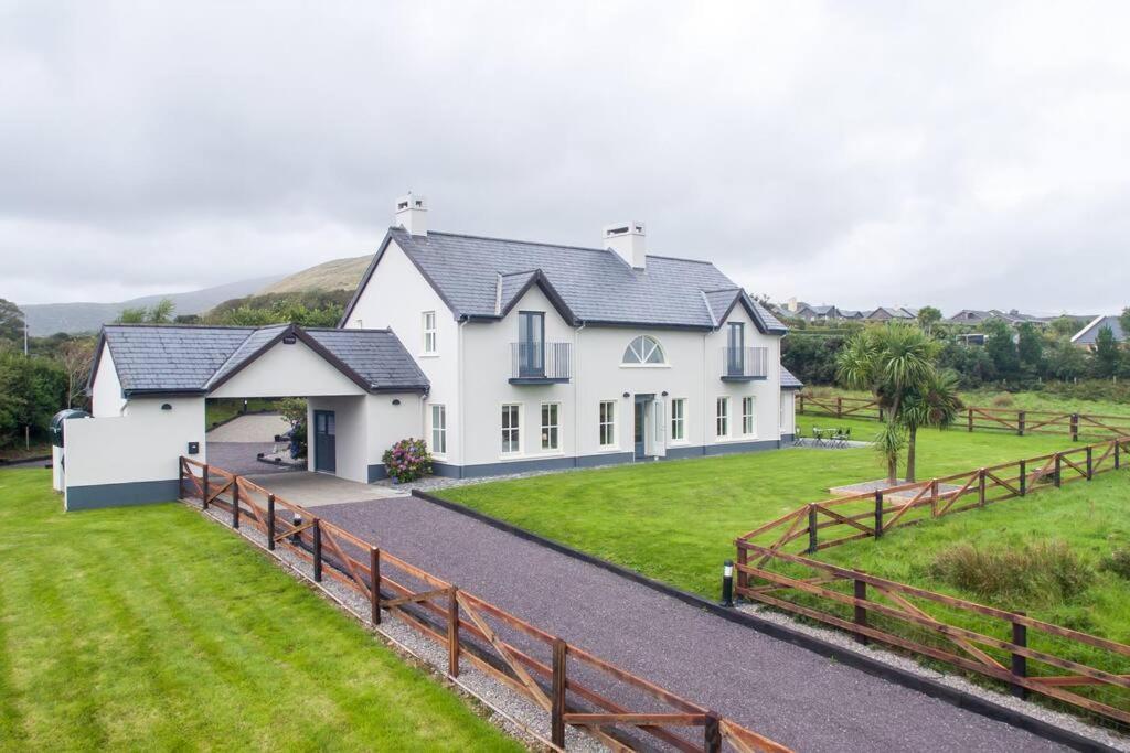 Villa Country Setting In The Middle Of Dingle Town. Exterior foto