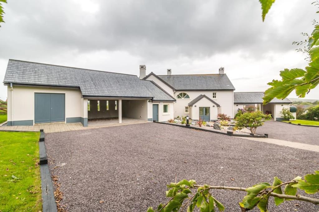 Villa Country Setting In The Middle Of Dingle Town. Exterior foto