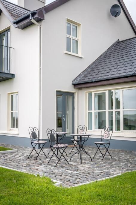 Villa Country Setting In The Middle Of Dingle Town. Exterior foto