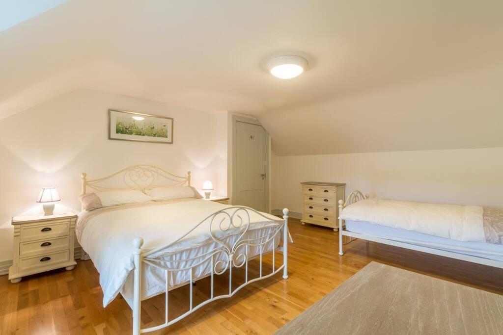 Villa Country Setting In The Middle Of Dingle Town. Exterior foto