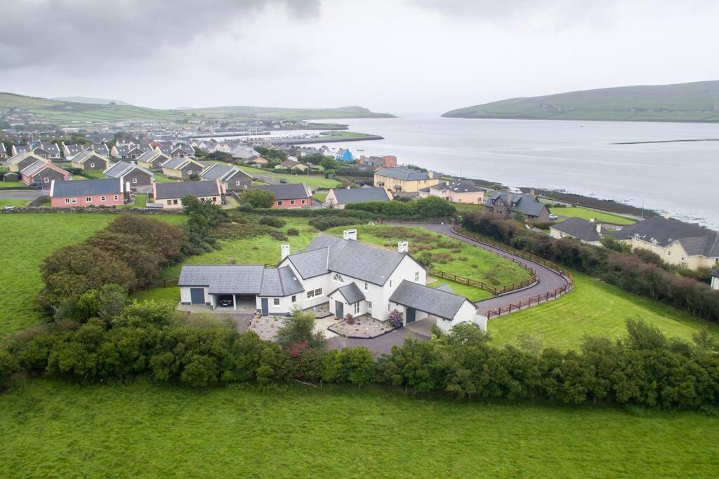 Villa Country Setting In The Middle Of Dingle Town. Exterior foto